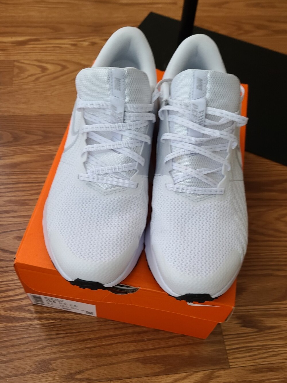 Nike White Running Shoes with Subtle Silver Swoosh Worn Once Womens 12 Mens 10.5 - Picture 4 of 6